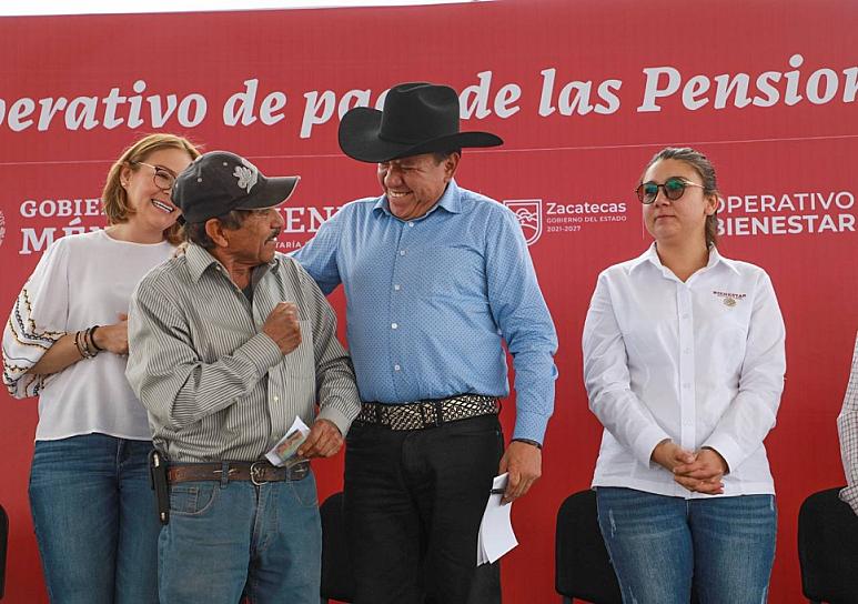 ENTREGA GOBERNADOR BECAS DEL BIENESTAR A ABUELITOS DE 8 MUNICIPIOS 