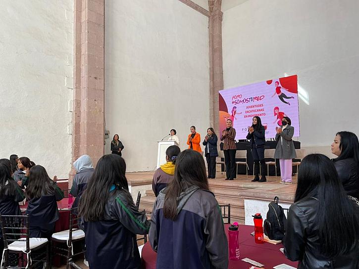 REALIZAN FORO PARA PREVENIR EMBARAZO EN ADOLESCENTES 