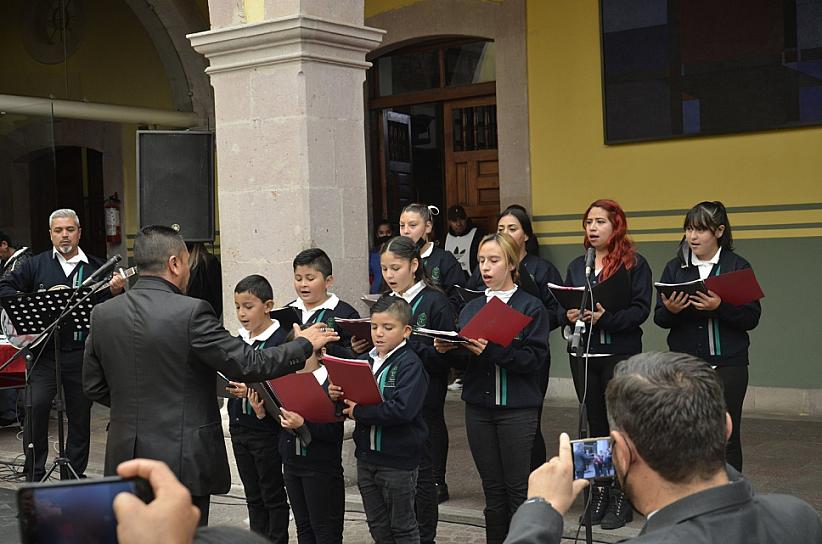 REALIZAN HOMENAJE LUCTUOSO A ROBERTO CABRAL DEL HOYO