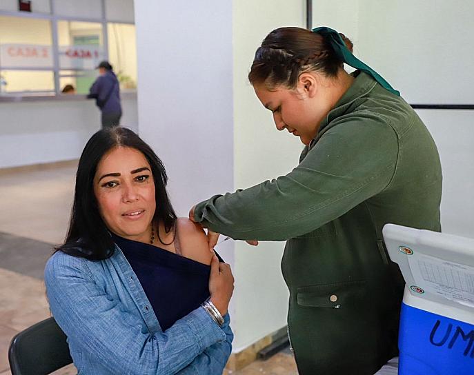 REALIZAN JORNADA DE VACUNACIÓN EN LA PRESIDENCIA MUNICIPAL DE FRESNILLO