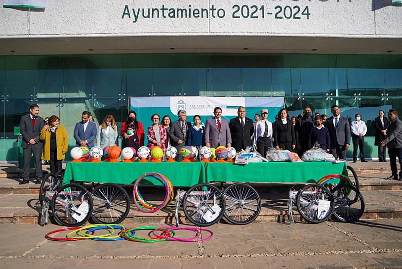 REALIZAN ÚLTIMOS HONORES A LA BANDERA EN LA CAPITAL