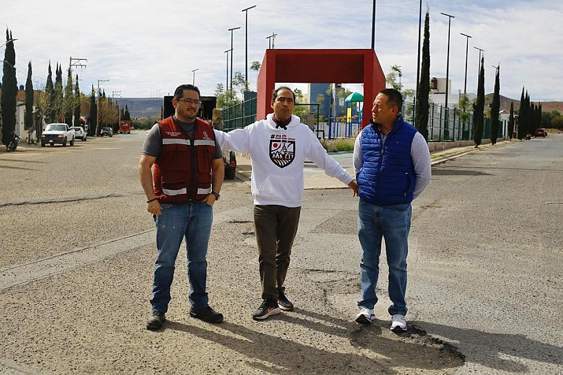 REALIZAN OBRAS DE BACHEO EN COLONIAS DE GUADALUPE 