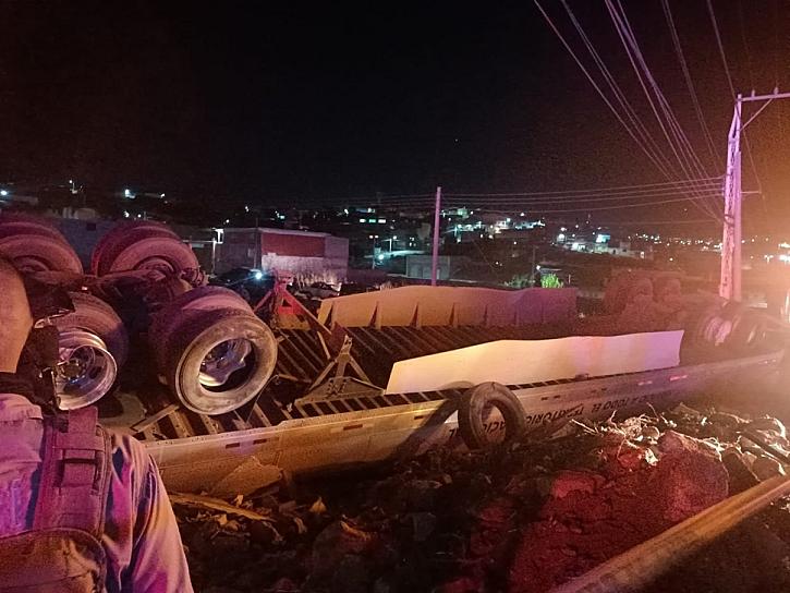 FATAL VOLCADURA DEJA COMO SALDO UN MUERTO Y CUATRO LESIONADOS