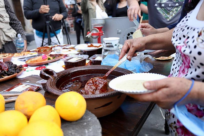 REALIZAN TALLER Y DEGUSTACIÓN DEL TRADICIONAL ASADO DE BODA JEREZANO