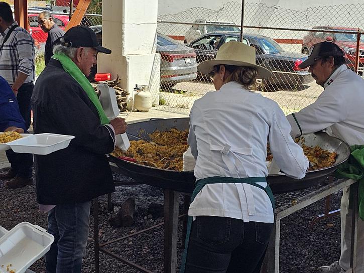 REALIZAN TRADICIONAL PAELLA POR EL 470 ANIVERSARIO DE FRESNILLO