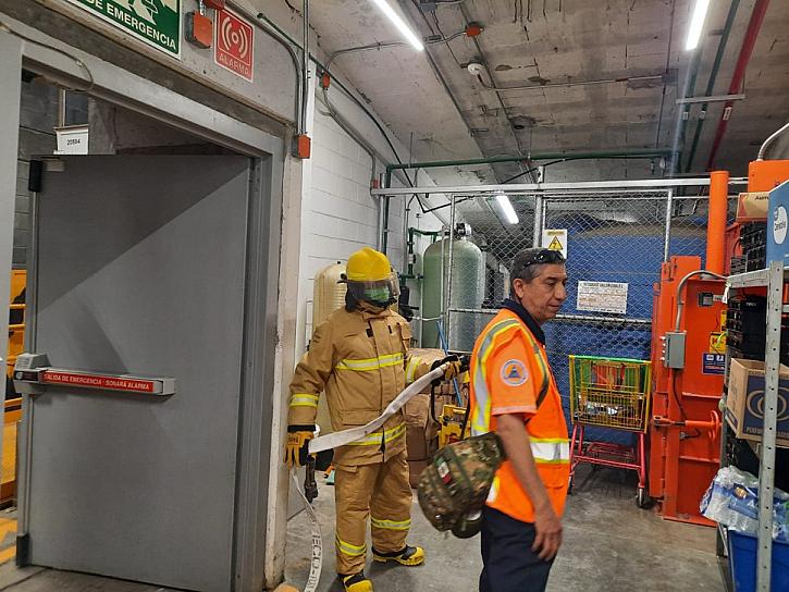 REALIZA PC SIMULACRO DE INCENDIO EN SUPERMERCADO DE JEREZ 