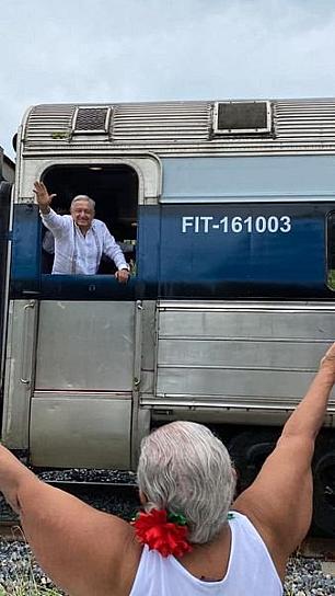 REALIZA PRUEBAS AMLO EN TREN INTEROCÉANICO 