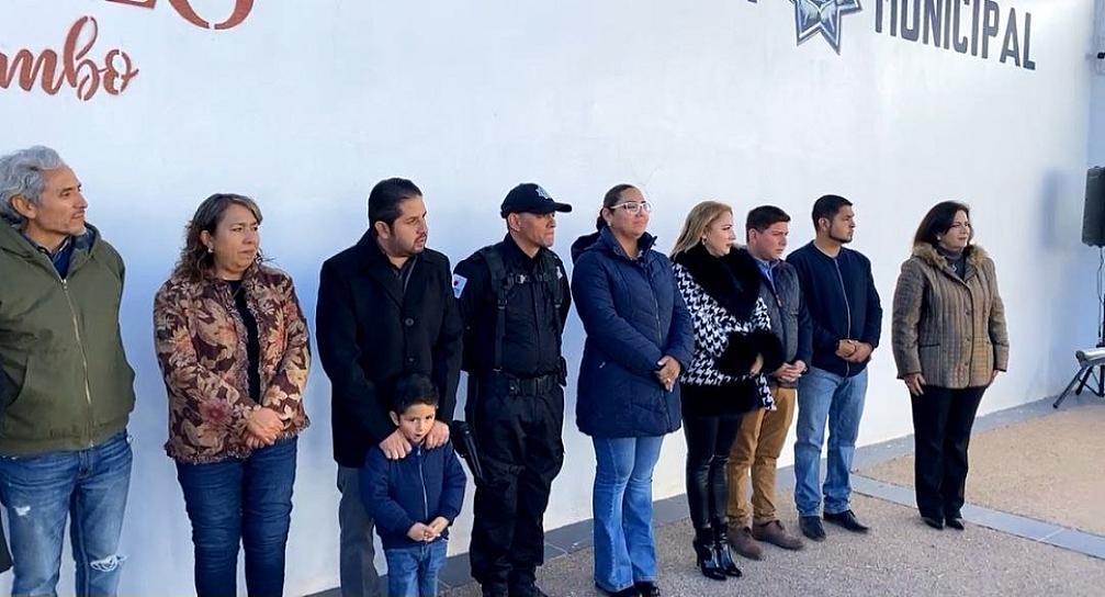 FESTEJAN A POLICÍAS EN EL MINERAL