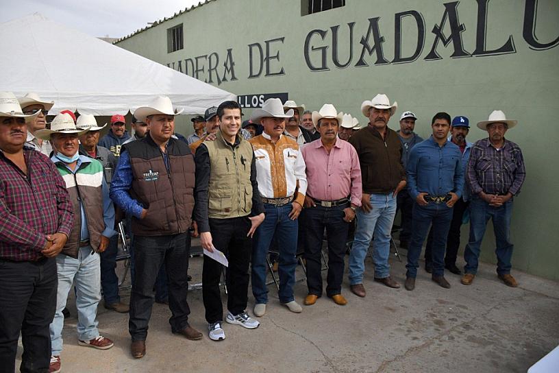 JULIO CÉSAR CHÁVEZ, CERCANO A GANADEROS