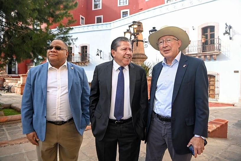 RECIBE DAVID MONREAL A KEN SALAZAR EN ZACATECAS