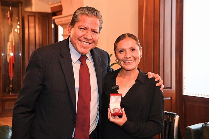 RECIBE DAVID MONREAL A LA ATLETA OLÍMPICA ILSE GUERRERO
