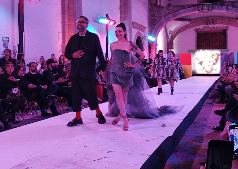 Recibe el Museo Rafael Coronel al Korinthio Runway 