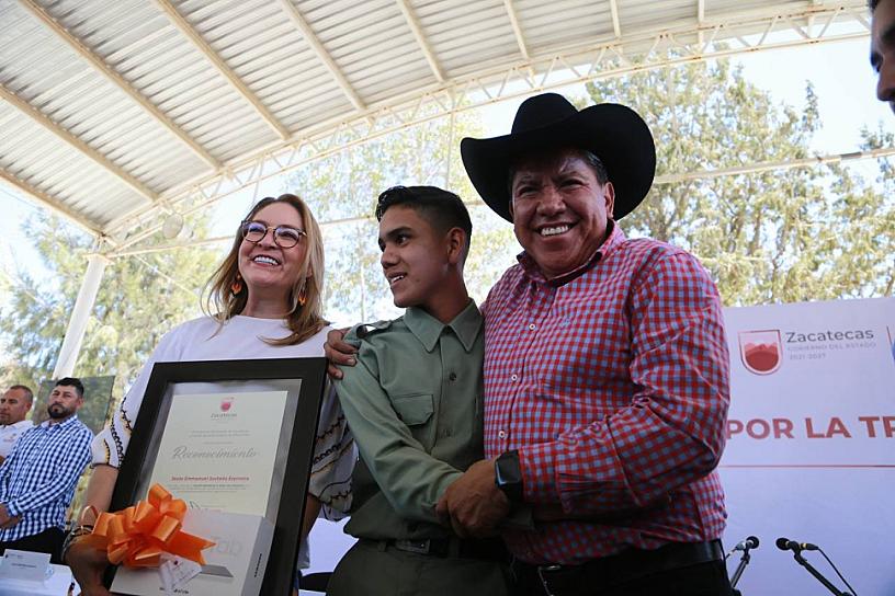 RECIBE GOBERNADOR 356 PETICIONES PARA ATENDER EN PÁNFILO NATERA