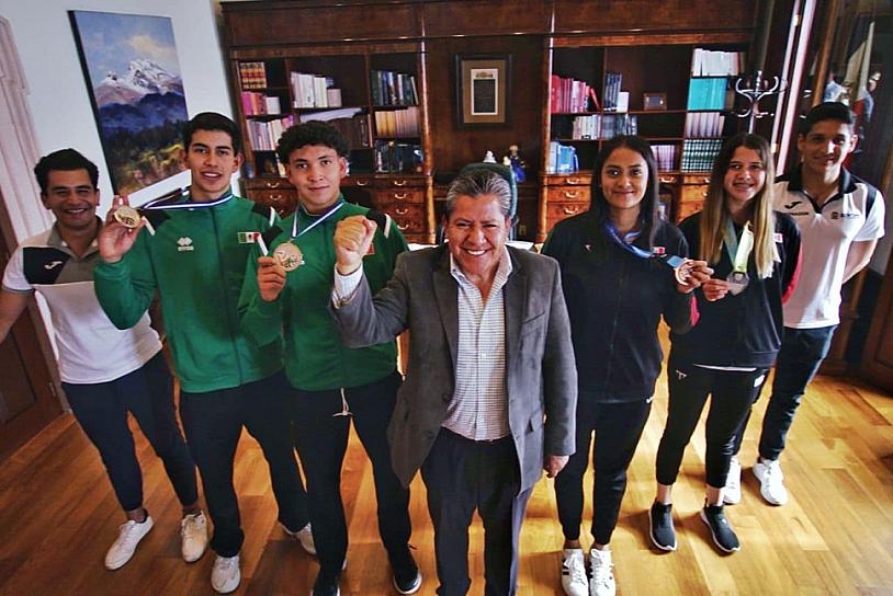 RECIBE GOBERNADOR A SELECCIONADOS NACIONALES DE BASQUETBOL Y VOLEIBOL 