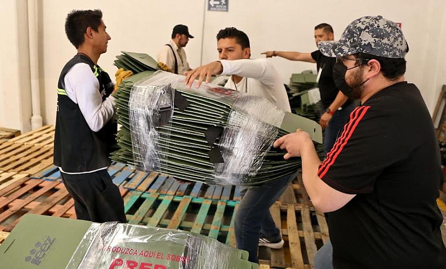 RECIBE IEEZ DOCUMENTACIÓN CON Y SIN EMBLEMAS Y MATERIAL ELECTORAL 