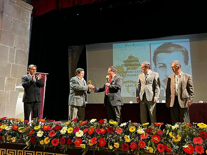 RECIBE JEREZ A CRONISTAS EN ASAMBLEA ESTATAL