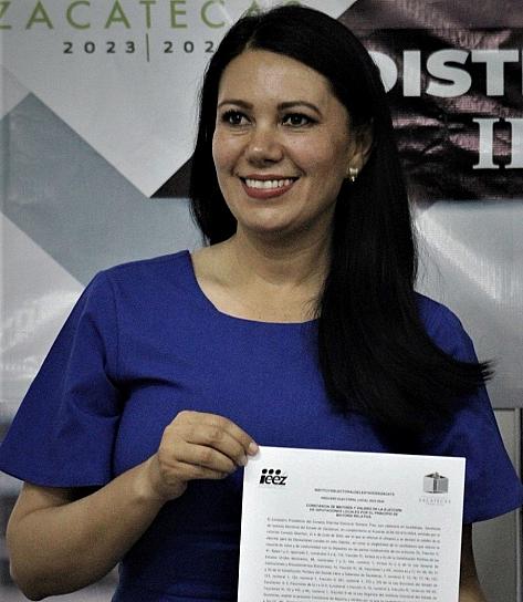 RECIBE MARITERE GARCÍA CONSTANCIA COMO DIPUTADA DEL DISTRITO 3