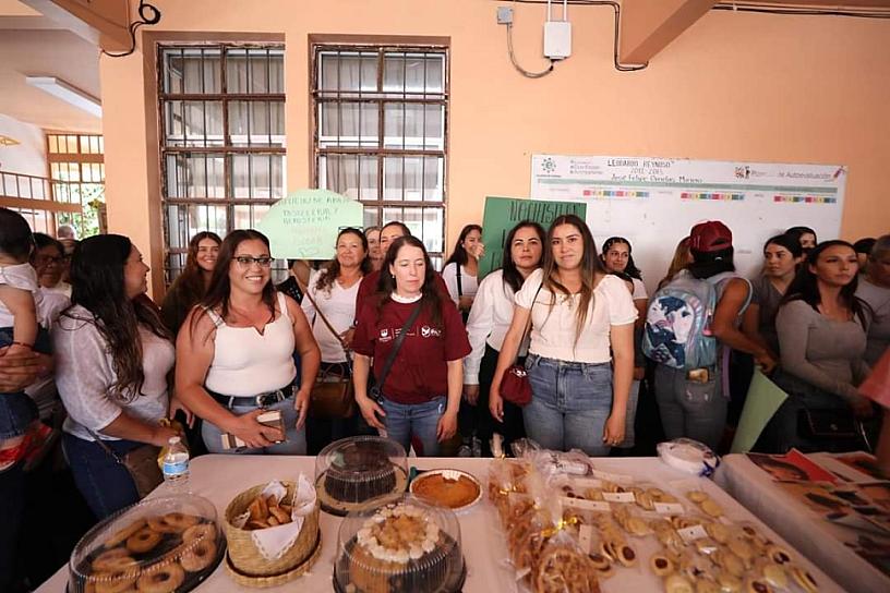 RECIBEN 300 NOCHISTLENSES BECAS PARA EL AUTOEMPLEO