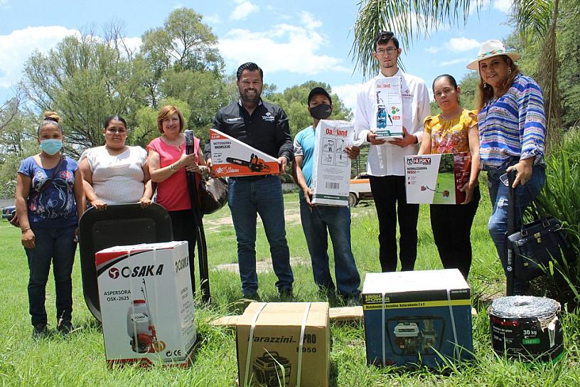 RECIBEN AGRICULTORES TABASQUENSES APOYO DEL GOBIERNO MUNICIPAL