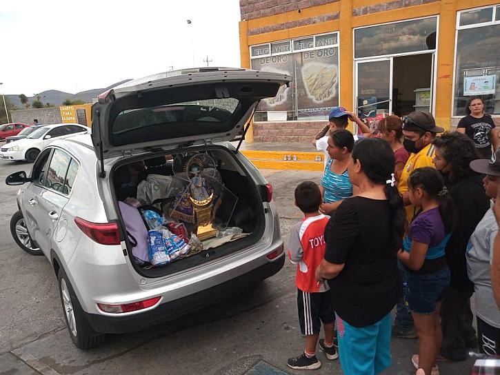 RECIBEN A LA VIRGEN DE LOS FAVORES EN CONCEPCIÓN DEL ORO;  ENCOMIENDAN POR COMBATIENTES DEL INCENDIO 