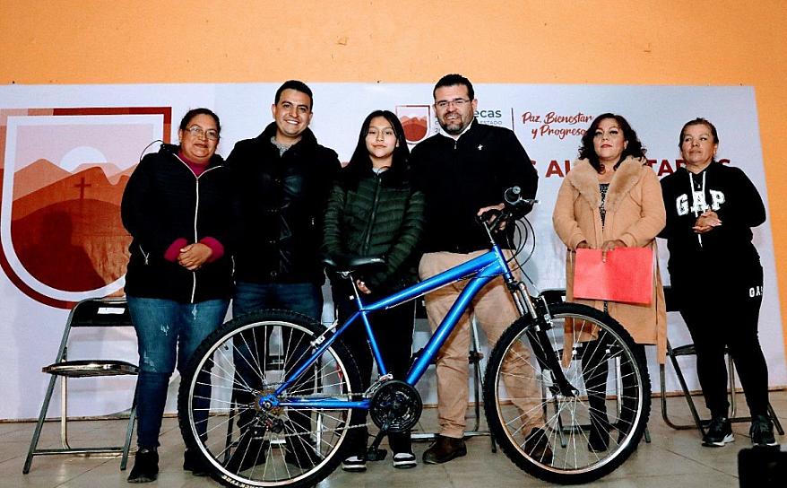 RECIBEN FAMILIAS DE ENRIQUE ESTRADA APOYOS ALIMENTARIOS 