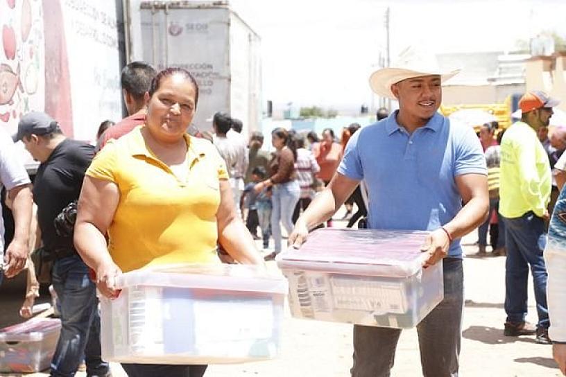 RECIBEN FAMILIAS DE JUAN ALDAMA APOYOS ALIMENTARIOS 