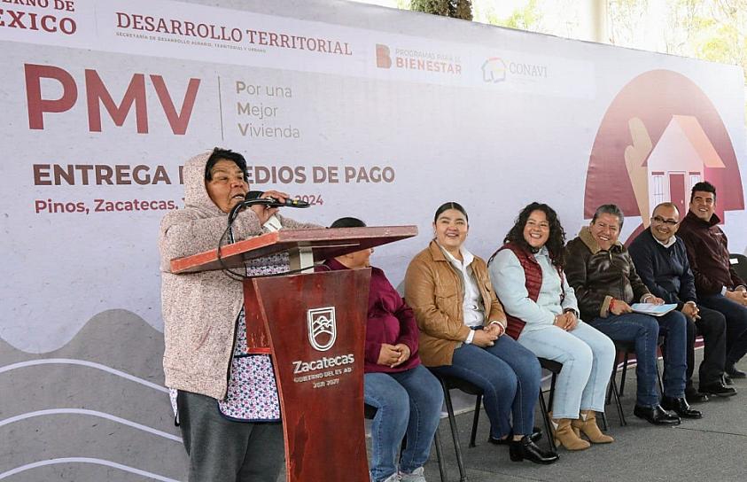 RECIBEN FAMILIAS DE PINOS APOGOS DEL PROGRAMA POR UNA MEJOR VIVIENDA 