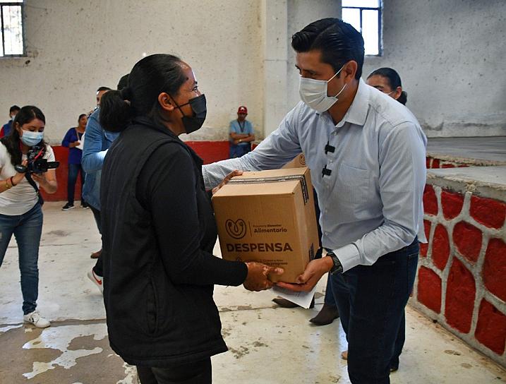 RECIBEN GUADALUPENSES APOYOS ALIMENTARIOS 