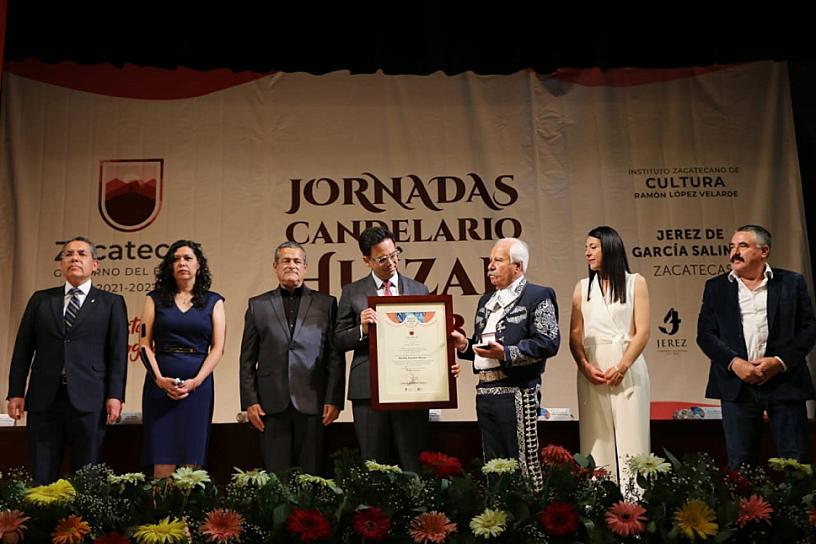 RECIBE NICOLÁS PUENTES LA MEDALLA AL MÉRITO MUSICAL CANDELARIO HUÍZAR 2023