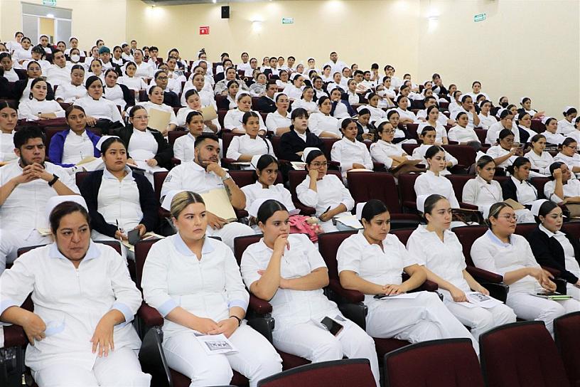 RECIBEN LOS SSZ A 400 PASANTES DE ENFERMERÍA