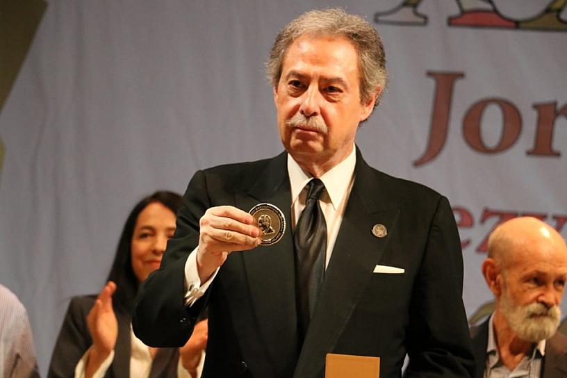 RECIBEN LUIS DE TAVIRA Y ARTURO BERISTÁIN PREMIO IBEROAMERICANO “RAMÓN LÓPEZ VELARDE”