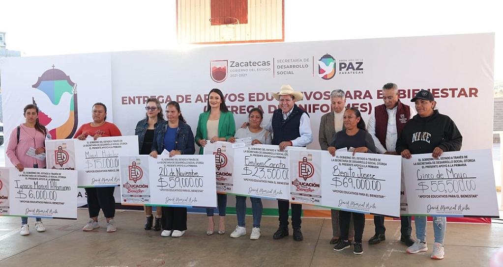 RECIBEN UNIFORMES Y ÚTILES ESCOLARES GRATUITOS 2 MIL ESTUDIANTES DE PÁNUCO 