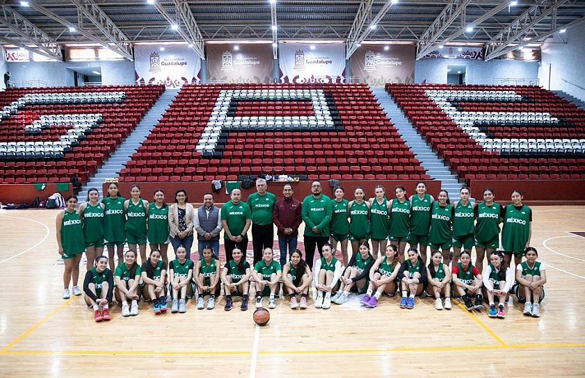 Recibe Pepe Saldívar a la Pre-Selección Mexicana Femenil U17