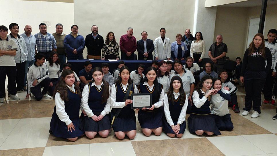 Recibe preparatoria 10 certificación como edificio libre de humo de tabaco