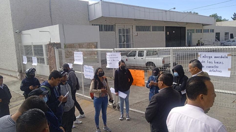 RECLAMAN MAESTROS BASES LABORALES