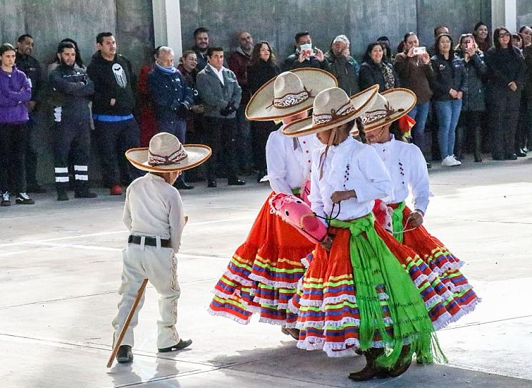 RECONOCE A MENORES DE CASA CUNA DEL SEDIF POR DESTACAR EN EL DEPORTE CHARRO