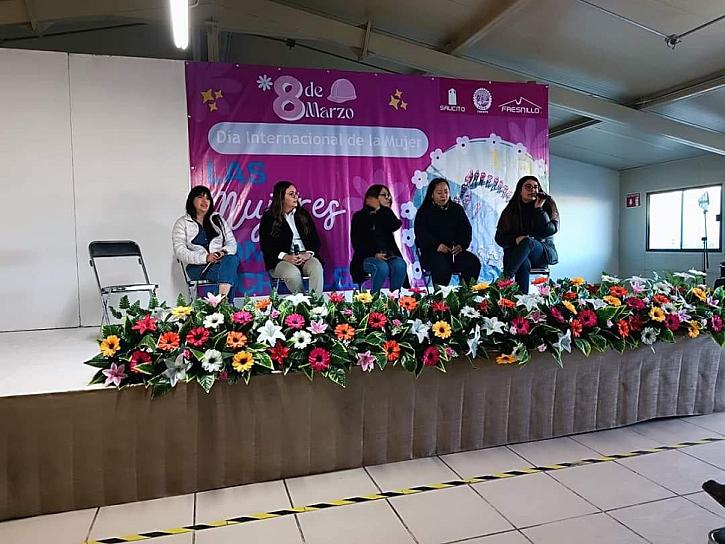 RECONOCE CARLOS PAVÓN A LAS MUJERES 