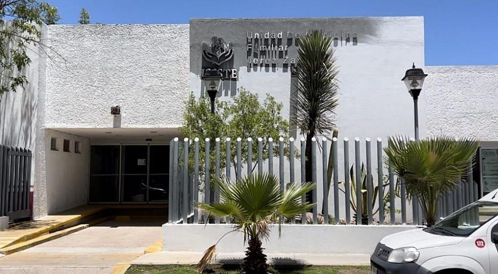 RECONOCE DIRECTOR GENERAL DEL ISSSTE A DIRECTORA DE UMF JEREZ