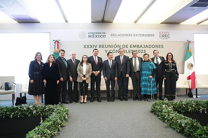RECONOCE FEMAT A CÓNSULES Y EMBAJADORES MEXICANOS