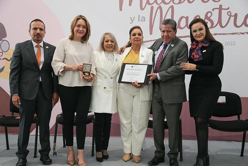 RECONOCE GOBERNADOR A DOCENTES ZACATECANOS