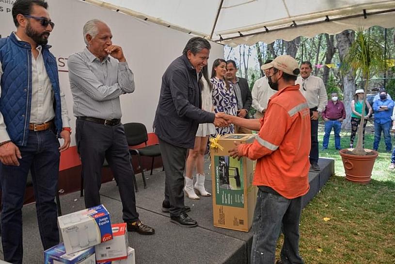 RECONOCE GOBERNADOR A TRABAJADORES DE LA CONSTRUCCIÓN Y DE OBRAS PÚBLICAS