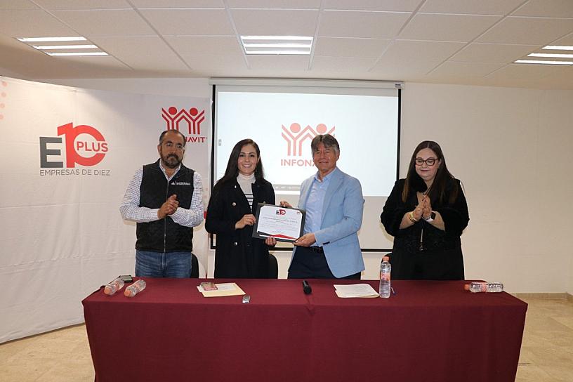 Reconoce Infonavit a la CDHEZ con el distintivo Empresa de Diez Plus