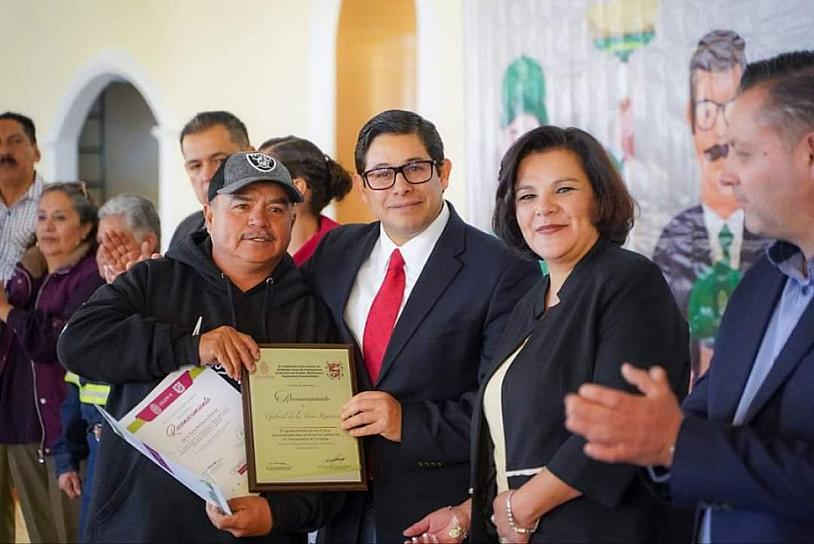 RECONOCE JORGE MIRANDA A 200 TRABAJADORES DEL SUTSEMOP POR SUS AÑOS DE SERVICIO 