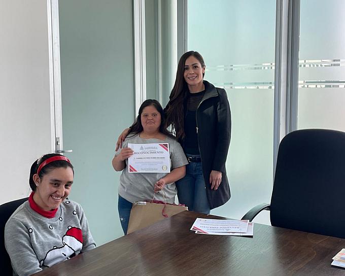 RECONOCE LA CDHEZ A JÓVENES DEL CAM 28
