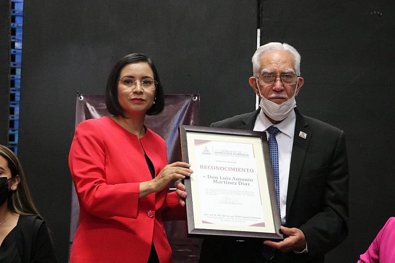 RECONOCE LA CDHEZ AL PRESIDENTE DEL BANCO DE ALIMENTOS DE ZACATECAS