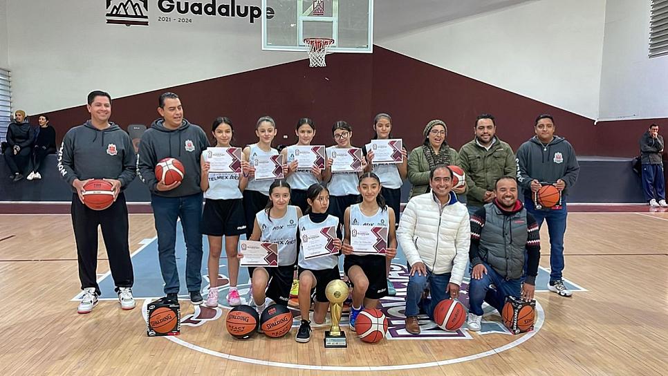 RECONOCEN A BASQUETBOLISTAS GUADALUPENSES 