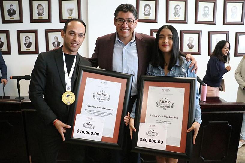 RECONOCEN A DEPORTISTAS FRESNILLENSES