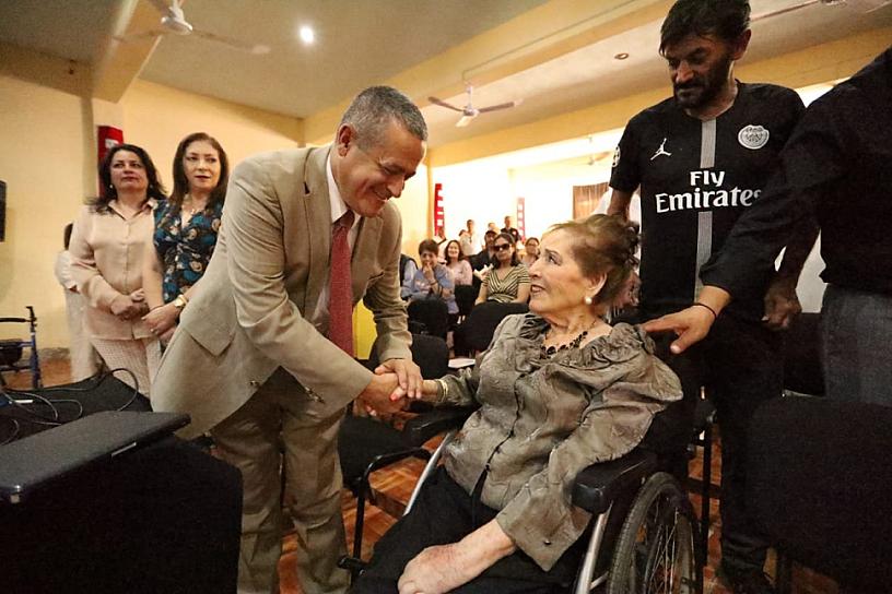 RECONOCEN A DOCENTES POR TRAYECTORIA LABORAL 