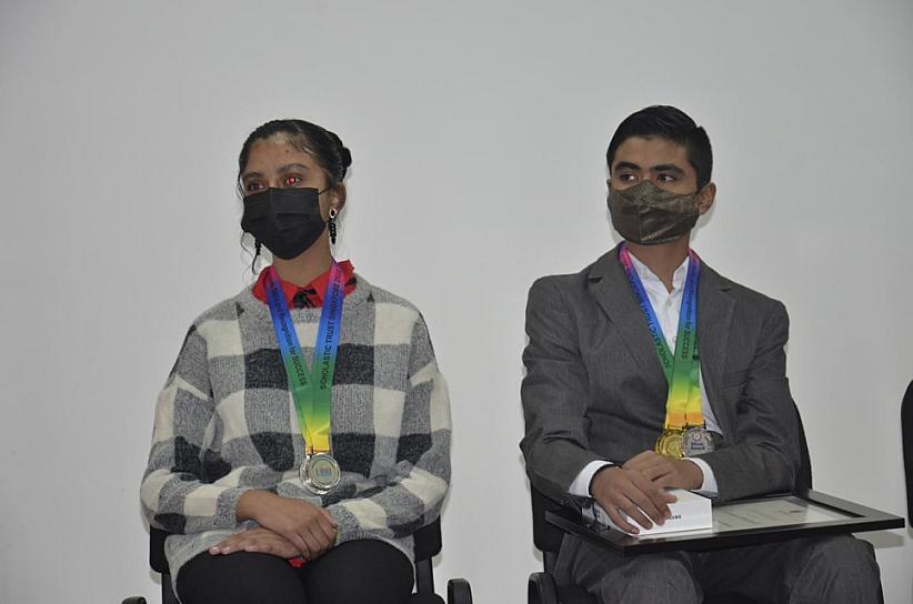 RECONOCEN A JÓVENES DESTACADOS EN OLIMPIADAS DE MATEMÁTICAS EN SINGAPUR