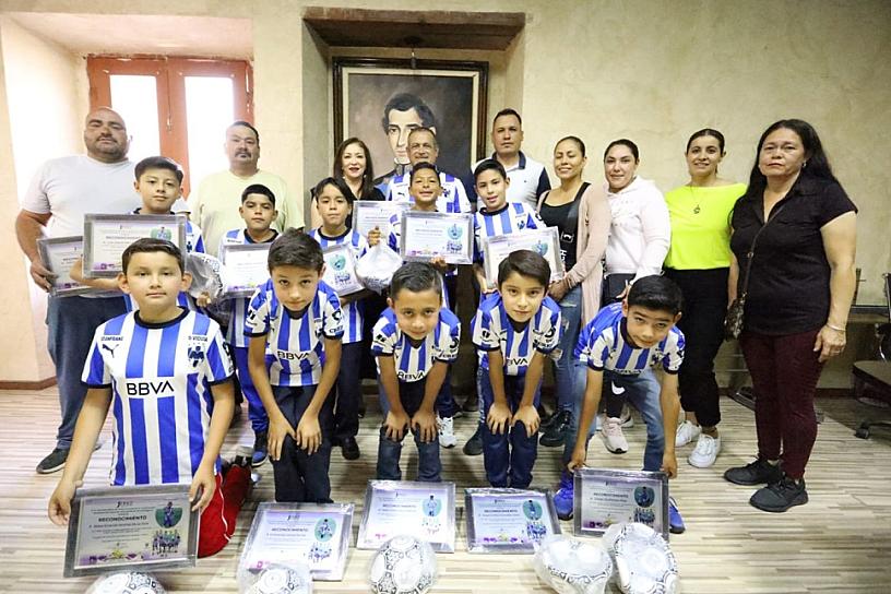RECONOCEN AL EQUIPO RAYADITOS UNIÓN JEREZ